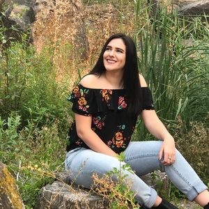 Meet your Posher, Hannah